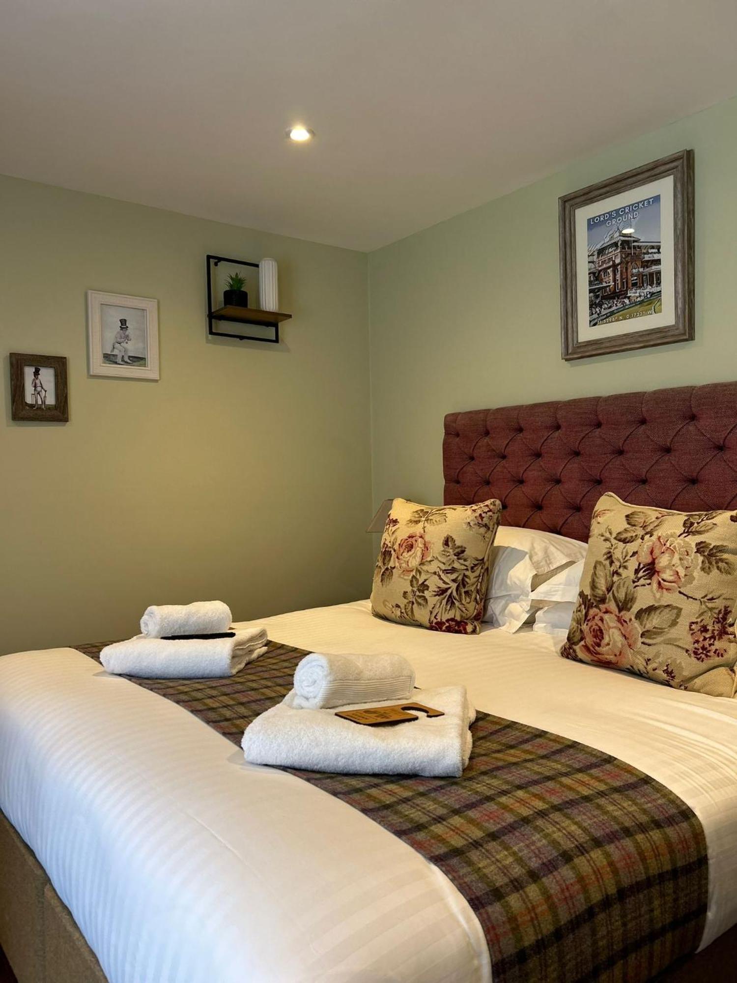 The Thomas Lord Hotel West Meon Exterior photo