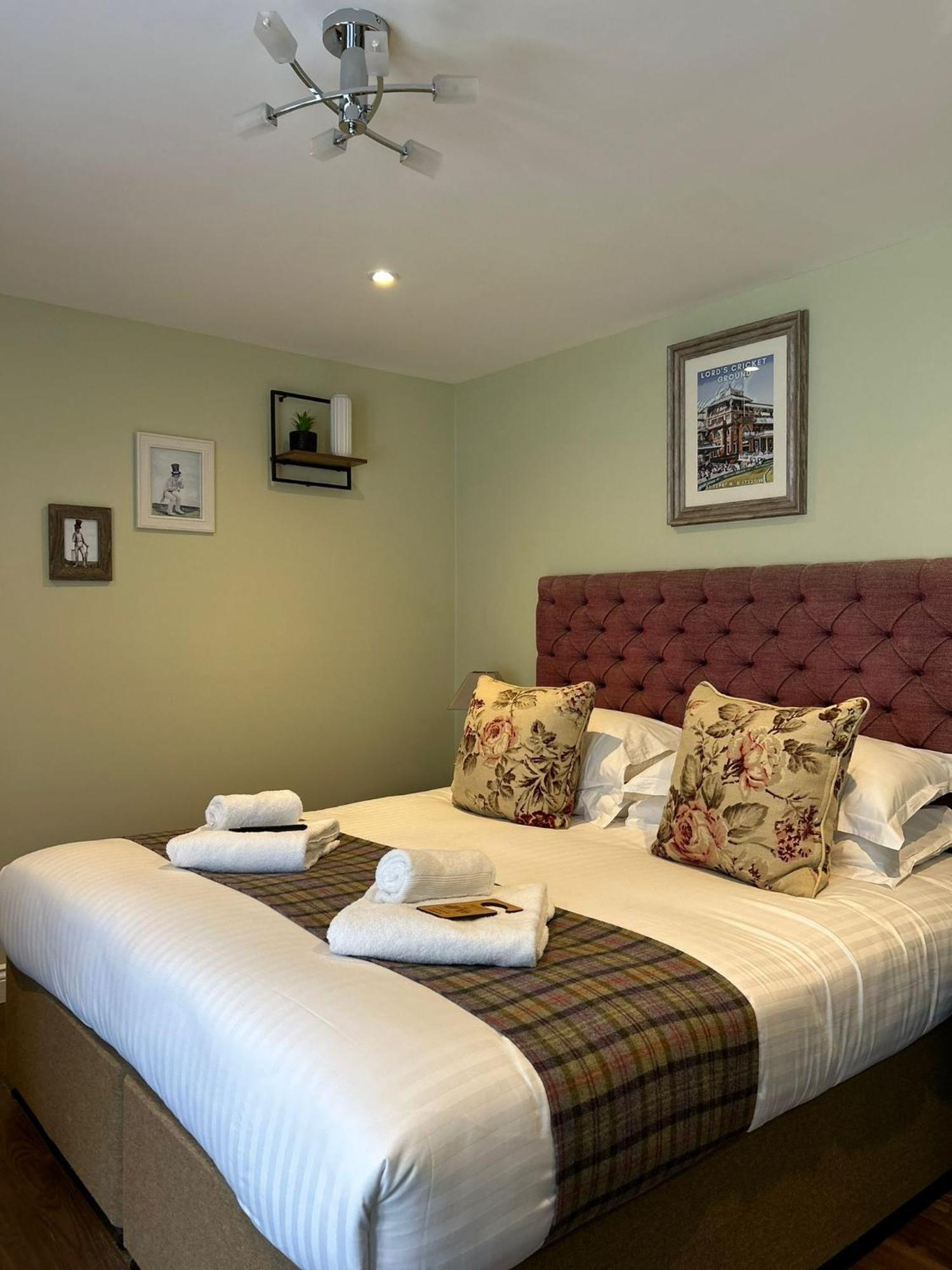 The Thomas Lord Hotel West Meon Exterior photo